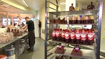 Stuckens uit Diest helpt Sinterklaas om schoentjes te vullen: